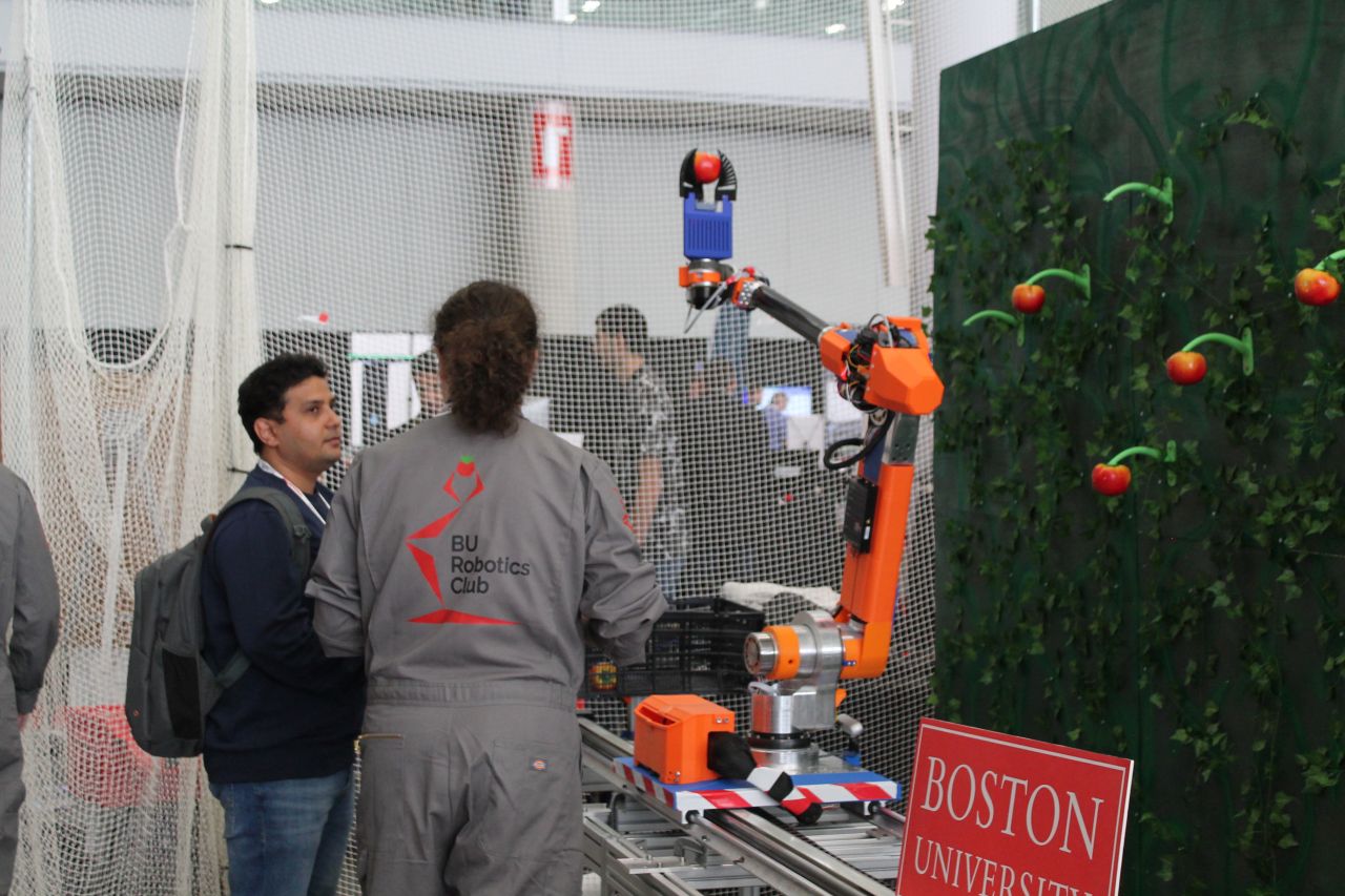 波士顿大学的 AGROBOT T.O.M. 荣获第一名2026 年形式与功能机器人挑战赛。” width=