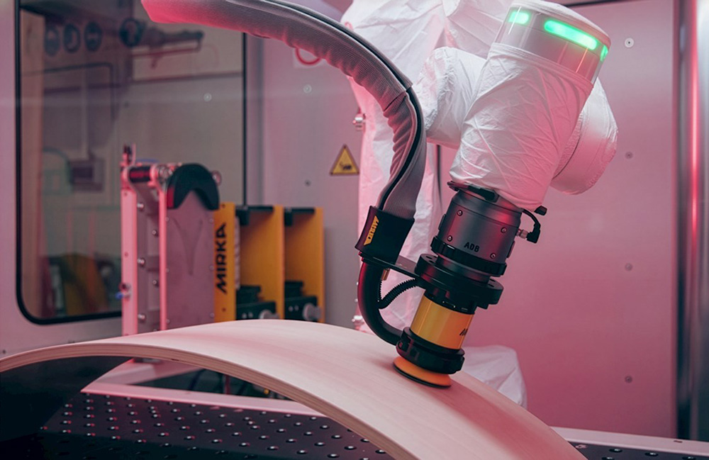 ABB Robotics 推出 OmniVance 自主表面精加工单元