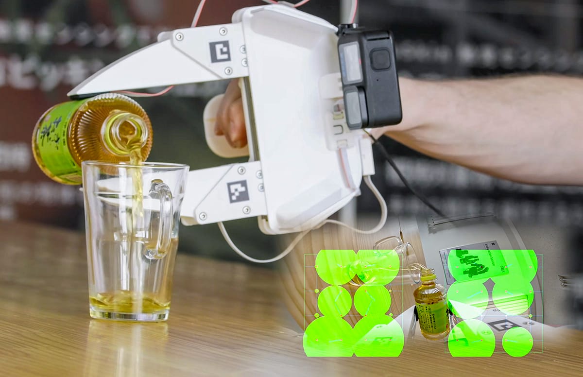 UMI 夹具配备 XELA Robotics uSkin 传感器指尖,实时触觉数据可视化。” width=