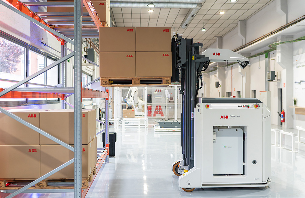 ABB Robotics 在 F712 自动叉车中配备 vSLAM 导航