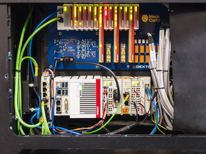 Beckhoff Automation 的 EtherCAT 和控制器如何为 Dexterity 的 Mech“超人”机器人提供动力