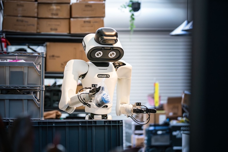 Robot.com推出人形机器人“专为让人精疲力尽的工作而打造”
